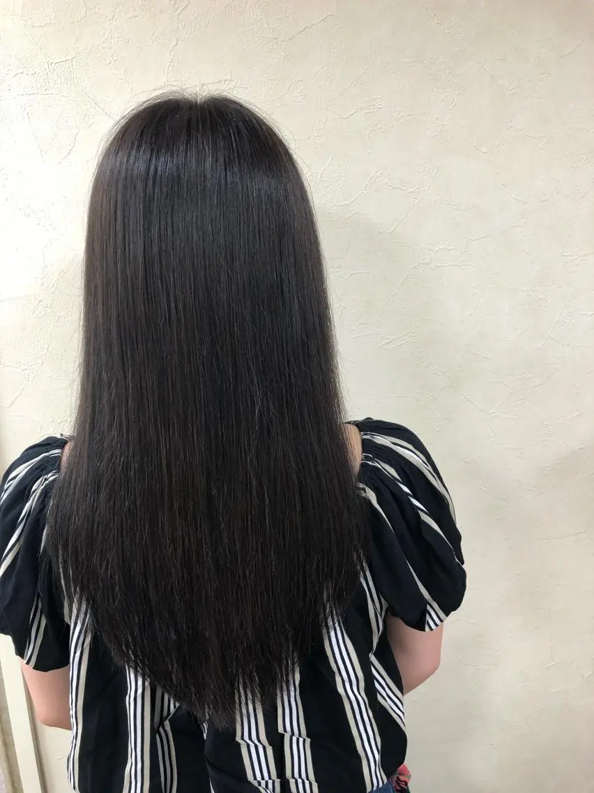 ロング 山口 栞奈のヘアスタイル