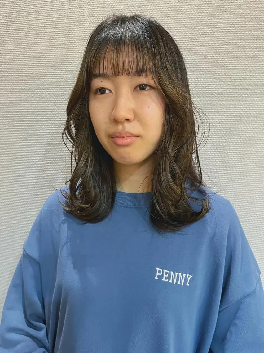 セミロング レイヤーカット かわい りほのヘアスタイル