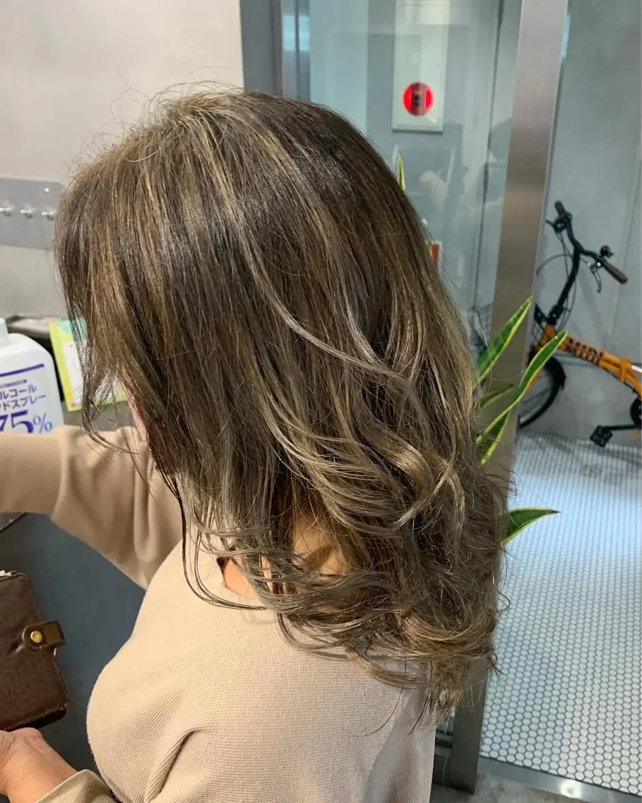 セミロング カラー バレイヤージュ レイヤーカット カット ヘアカラー トリートメント 園田 将士のヘアスタイル