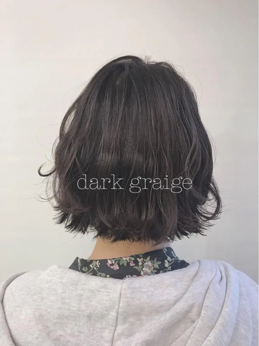 ショート カラー ぱつっとボブ/ 小野あかねのヘアスタイル