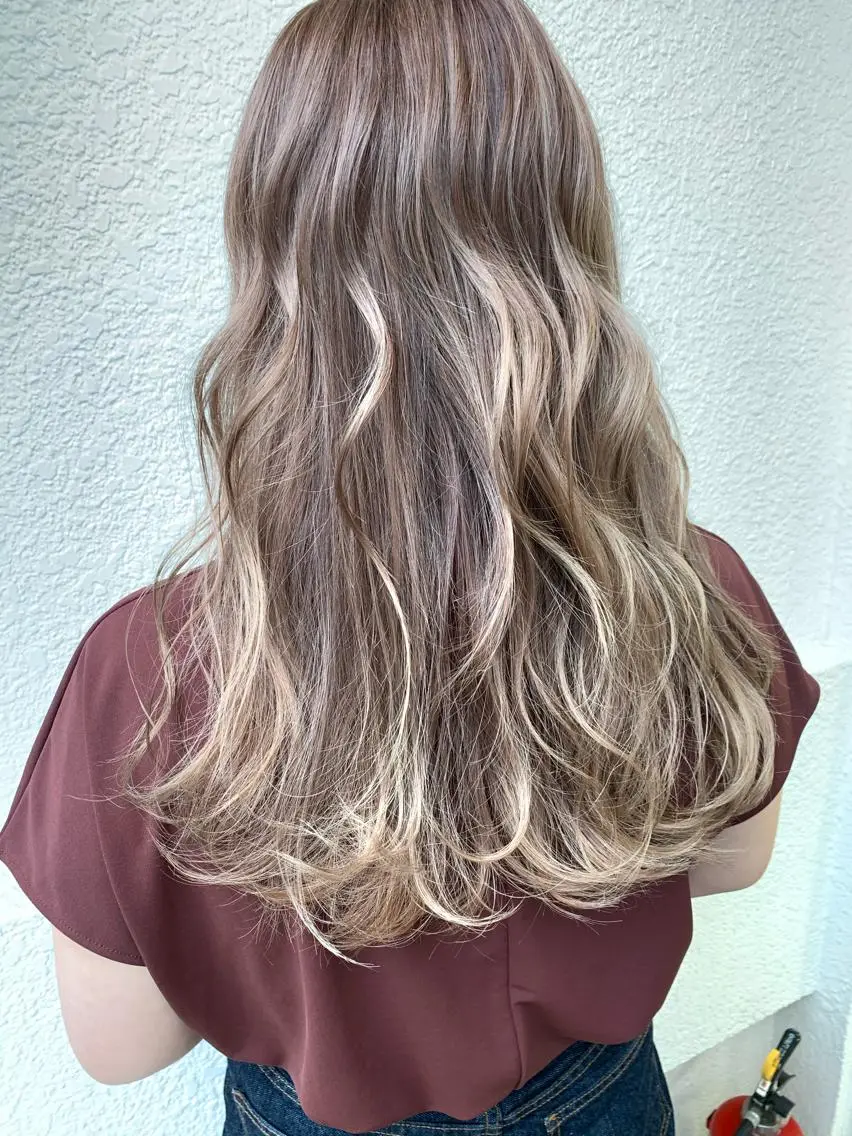 ロング レイヤーカット 🧨ブリーチー×ボブ レイヤー💎じゅえるのヘアスタイル