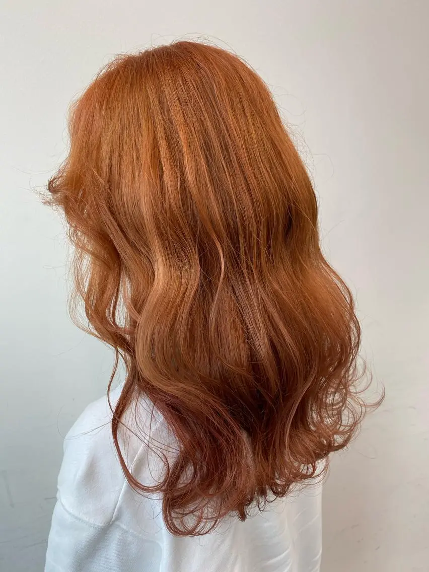 ミディアム カラー イヤリングカラー インナーカラー ラベンダーカラー オレンジ ピンクカラー Unami MIHA☘️*゜のヘアスタイル