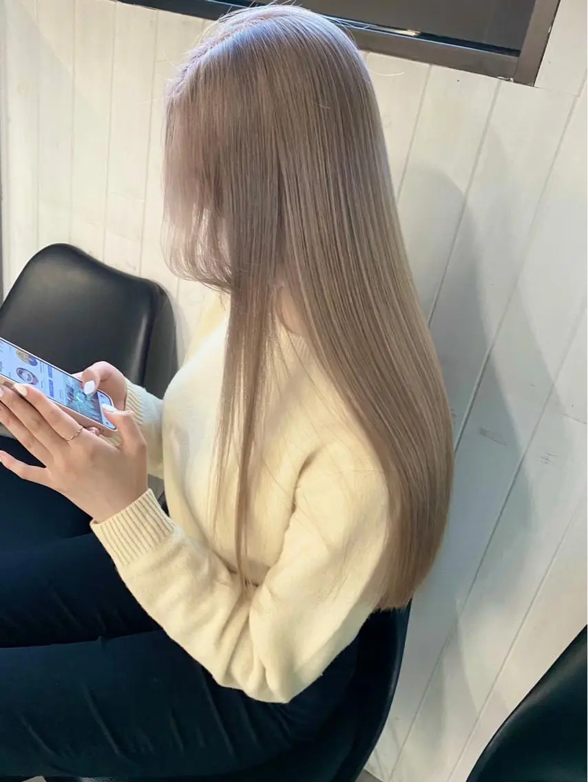 ロング カラー ベージュカラー ミルクティーベージュ カット ヘアカラー トリートメント 🧸艶々韓国ヘア 🧁mizunaのヘアスタイル