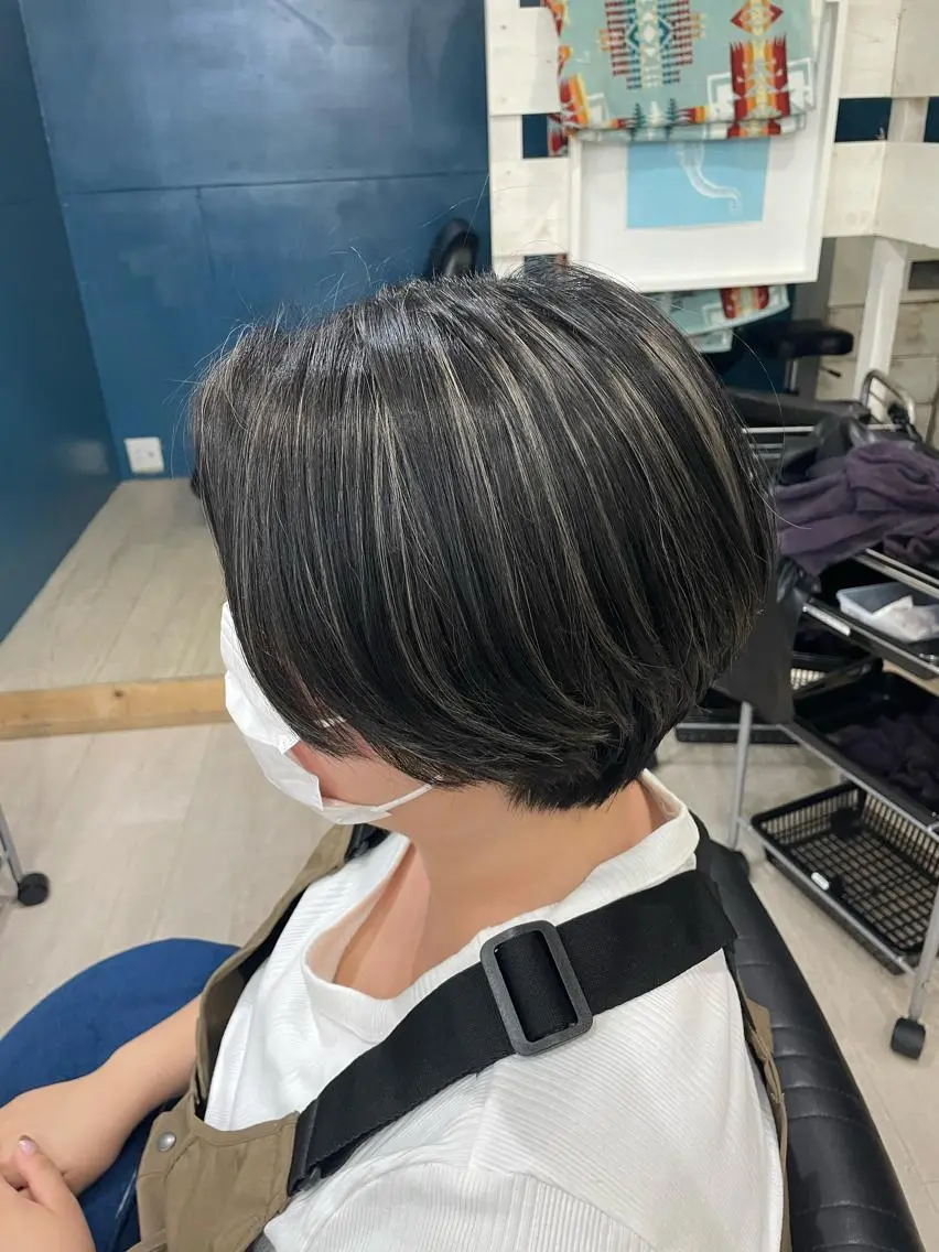ショート カラー ハイライトカラー ハイライト Mens cut Hannaのヘアスタイル