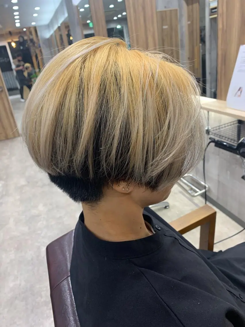 ショート カラー バレイヤージュ ブリーチ ケアブリーチ デザインカラー ダブルカラー ヘアカラー トリートメント hair salon mementoのヘアスタイル
