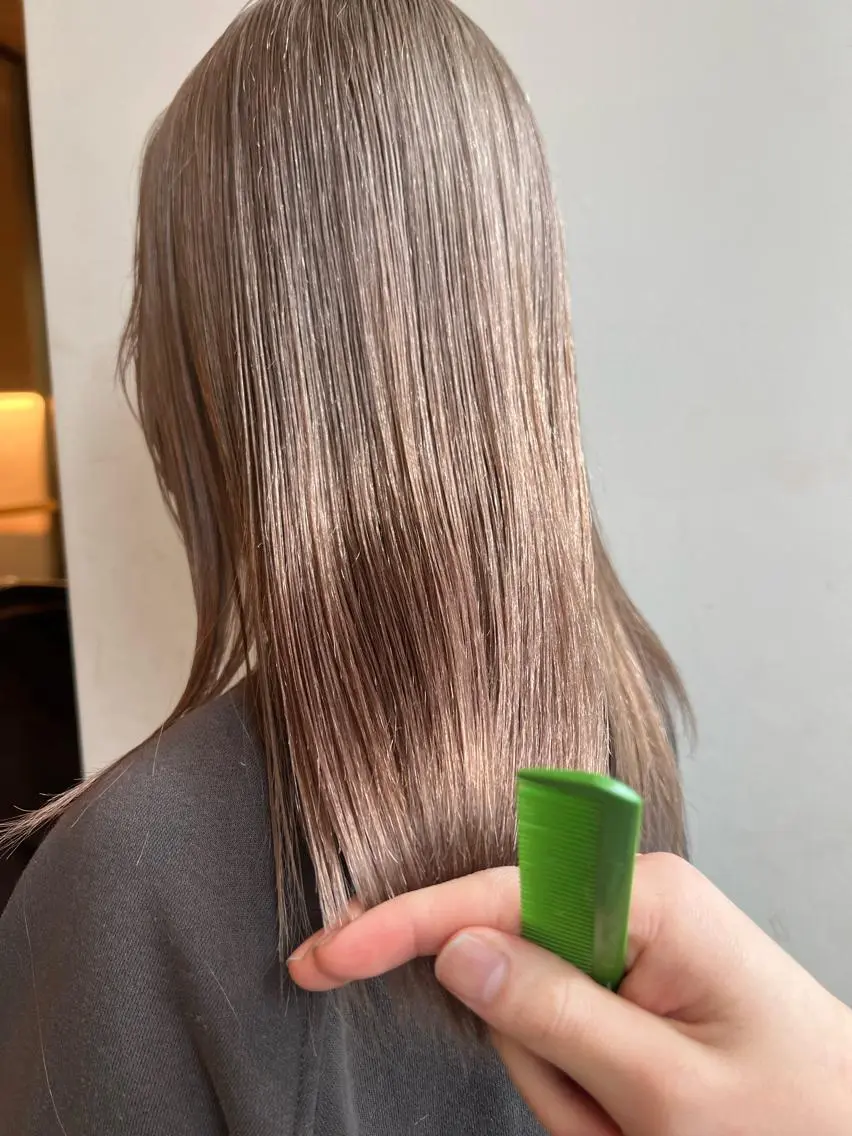 ミディアム カラー ベージュカラー 透明感カラー グレージュ ボブ ヘアカラー トリートメント ヘアセット レイヤー専門家 ダブルカラー修のヘアスタイル