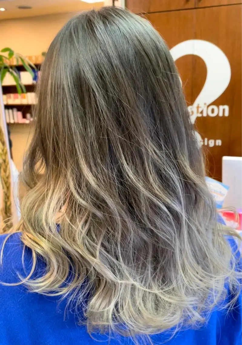 ロング カラー ヘアカラー トリートメント 古指 匠巳のヘアスタイル
