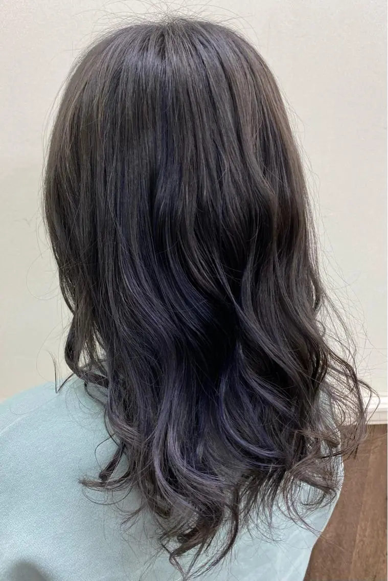 ロング カラー 山西 真琴のヘアスタイル