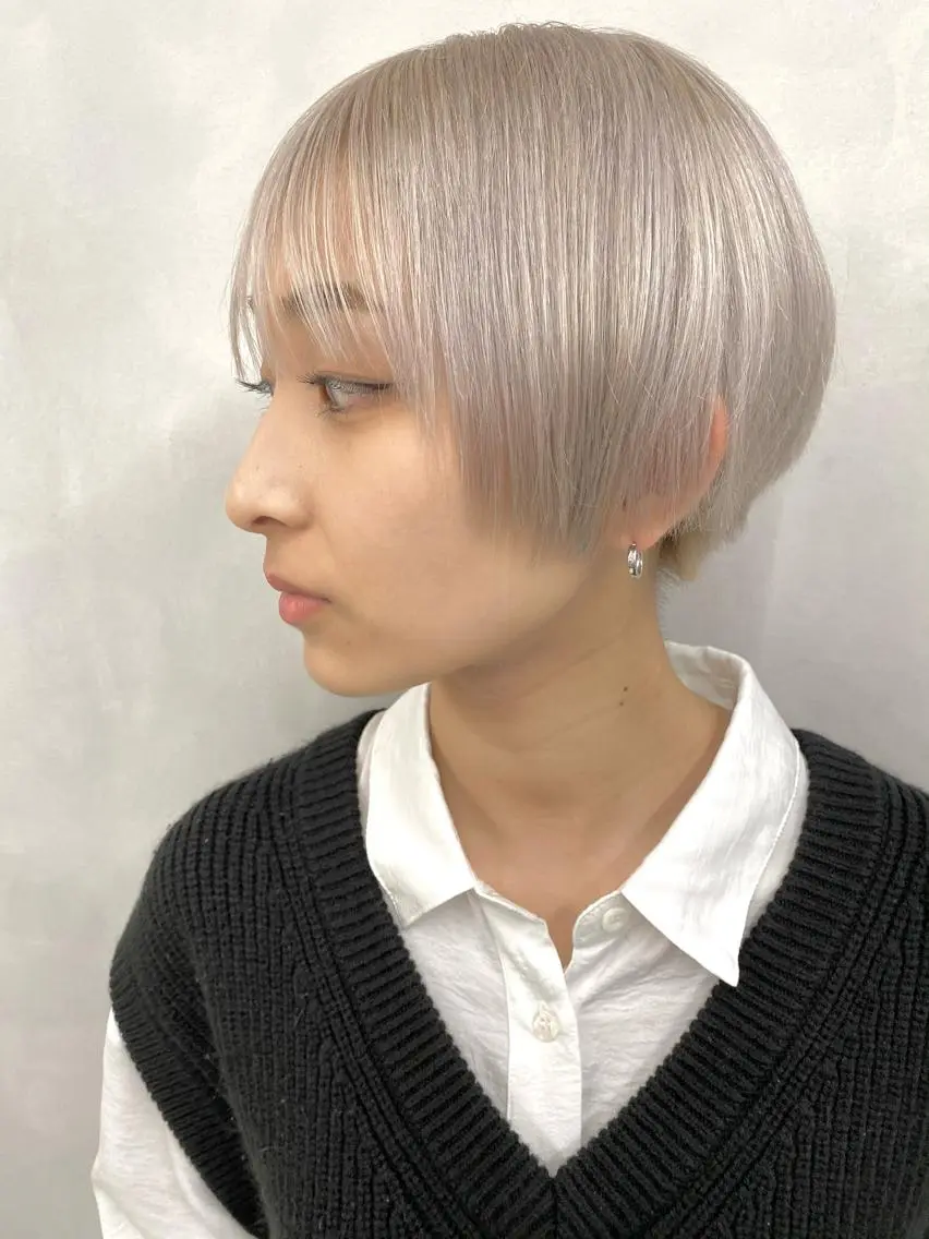 ショート カラー ヘアカラー 艶ハイトーンブリーチ 🌈小林侑雅のヘアスタイル