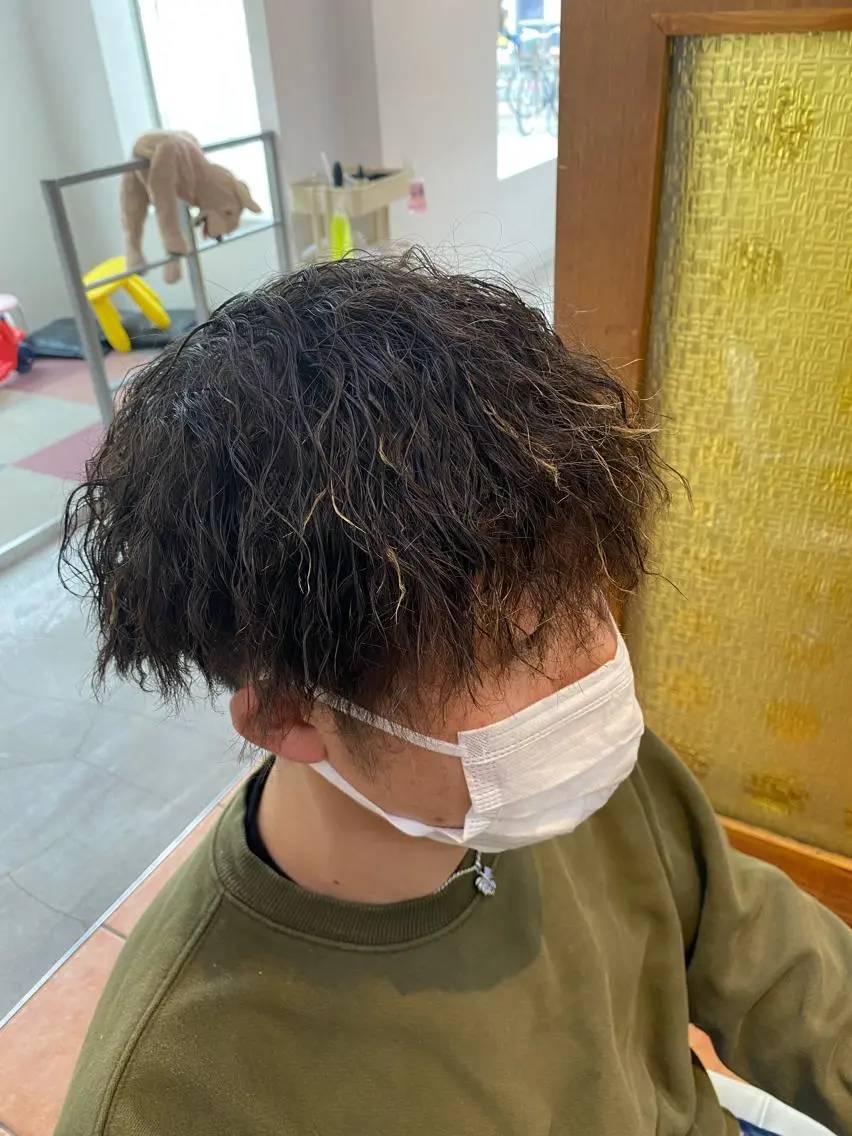 パーマ メンズ メンズパーマ メンズツイストパーマ ツイストパーマ プロフィールを ご覧くださいのヘアスタイル
