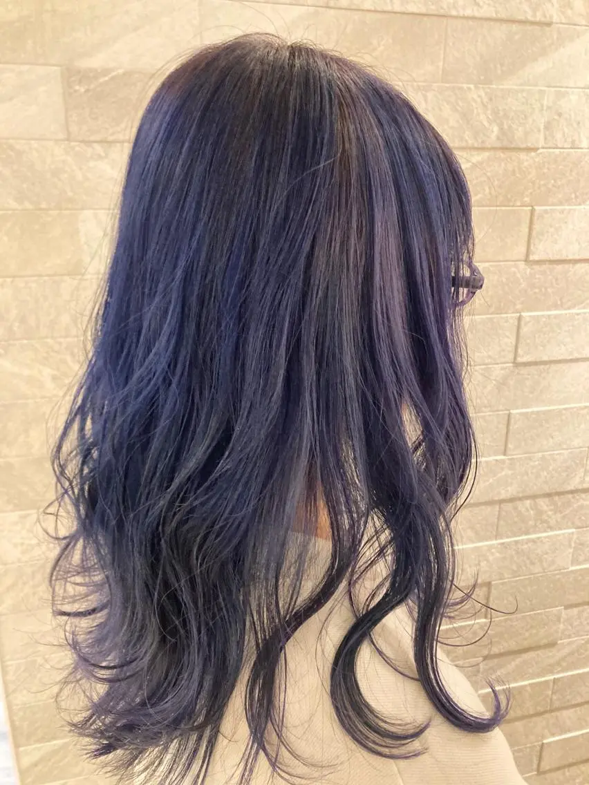 カラー ブルーカラー O maikoのヘアスタイル