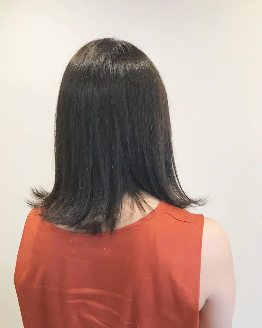 ミディアム カラー 黒髪 ブルーカラー ブルーブラック エイトウメダ 店長 稲尾友則のヘアスタイル