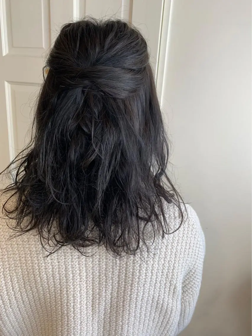 ミディアム カラー パーマ ヘアアレンジ カット ヘアカラー トリートメント MIOベージュカラー 柔らかいカラーのヘアスタイル
