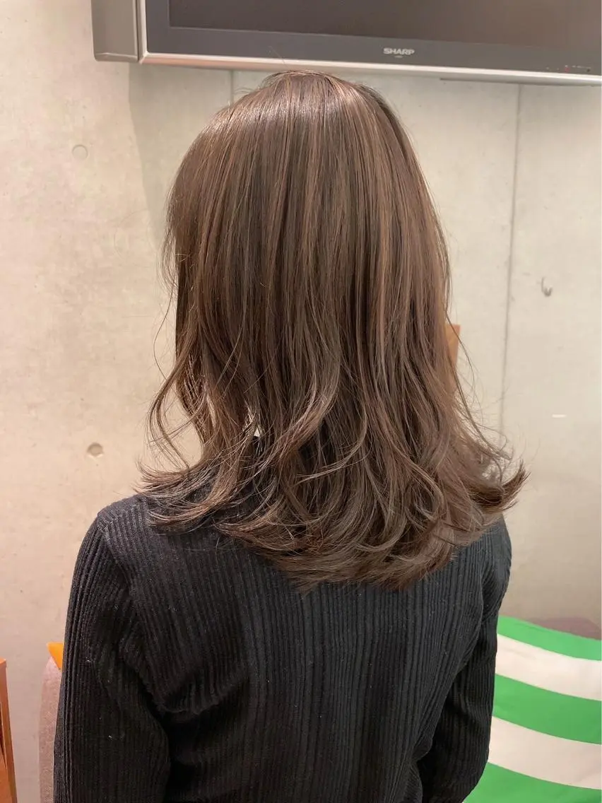 セミロング カラー 増渕 里奈のヘアスタイル