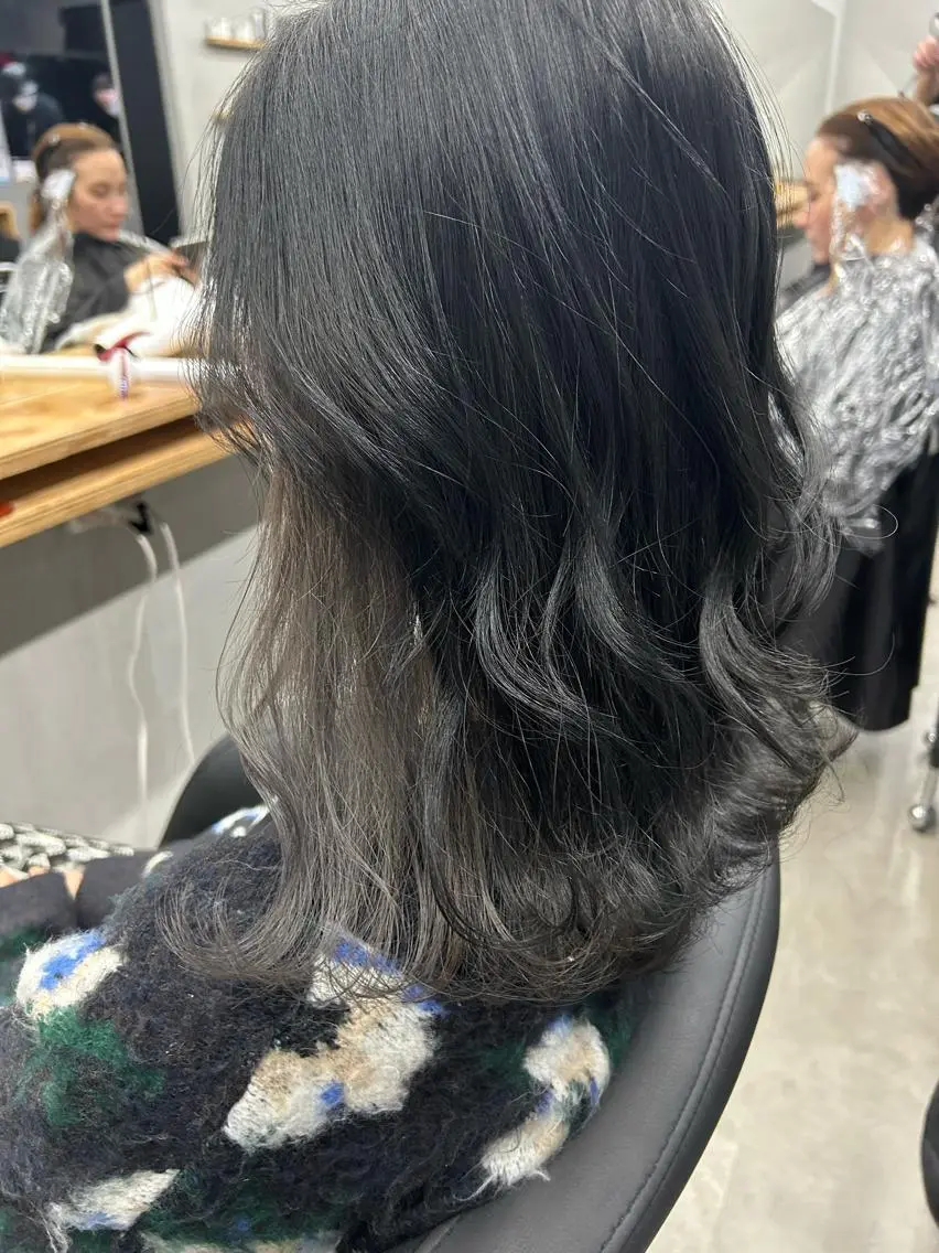 セミロング カラー シルバー N/デザインカラー 🌿ナギのヘアスタイル