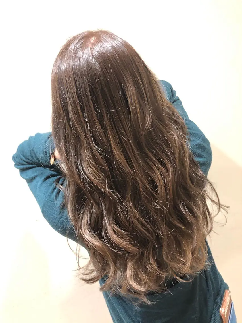 ロング カラー アッシュ カット ヘアカラー トリートメント ハイトーン/ブリーチ ルミエール/新栄/栄のヘアスタイル