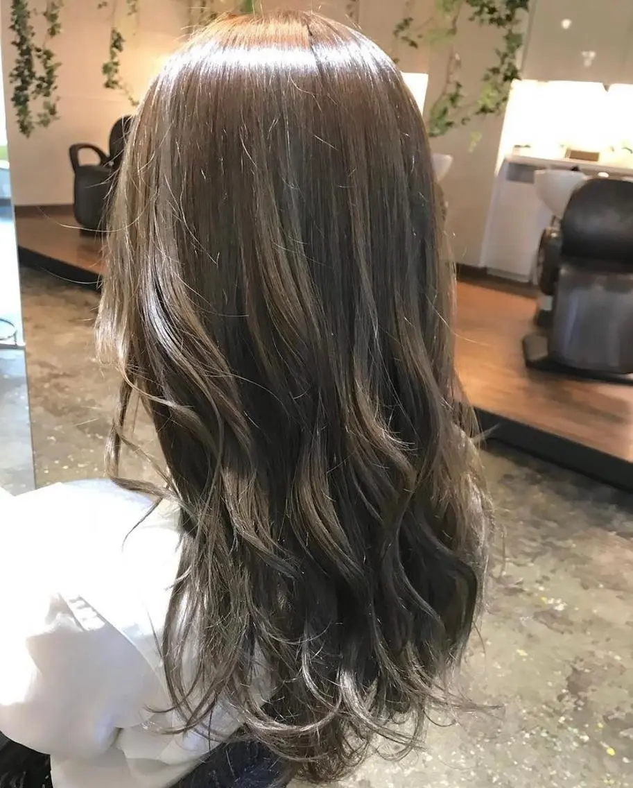 ミディアム カラー ベージュカラー ショート 縮毛矯正 レイヤー🌿FUKUのヘアスタイル