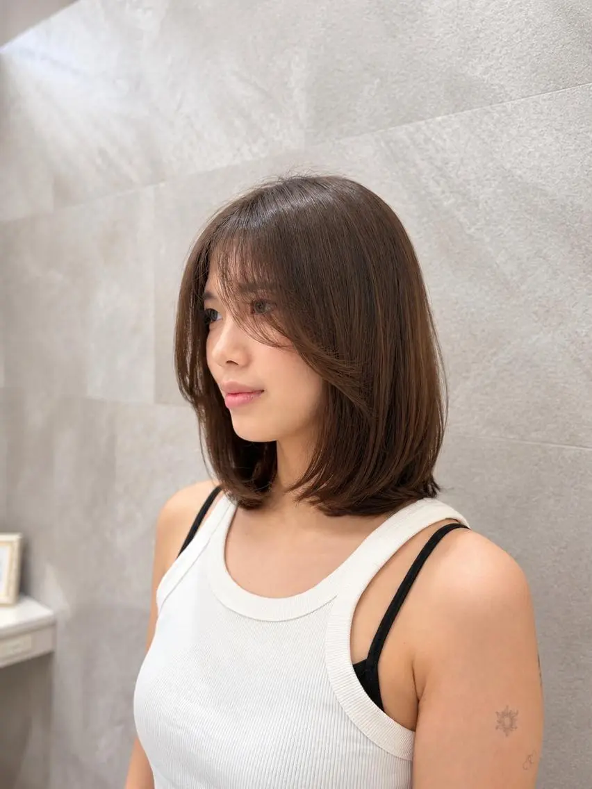 セミロング アッシュ 韓国ヘアケアブリーチ 莉奈のヘアスタイル