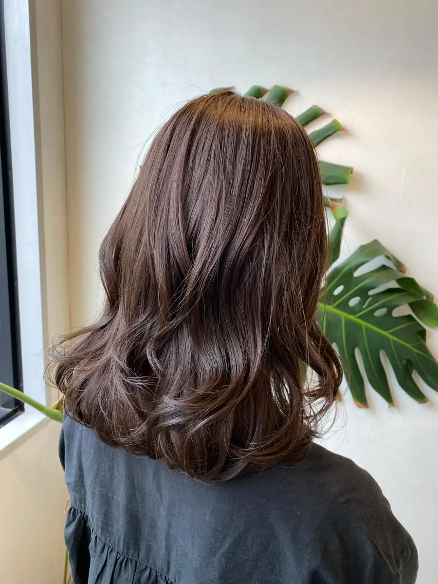 ミディアム カラー グレージュ ミルクティーグレージュ くびれヘア カット ヘアカラー トリートメント 統括マネージャー/ 髪のドクター/前原悟のヘアスタイル