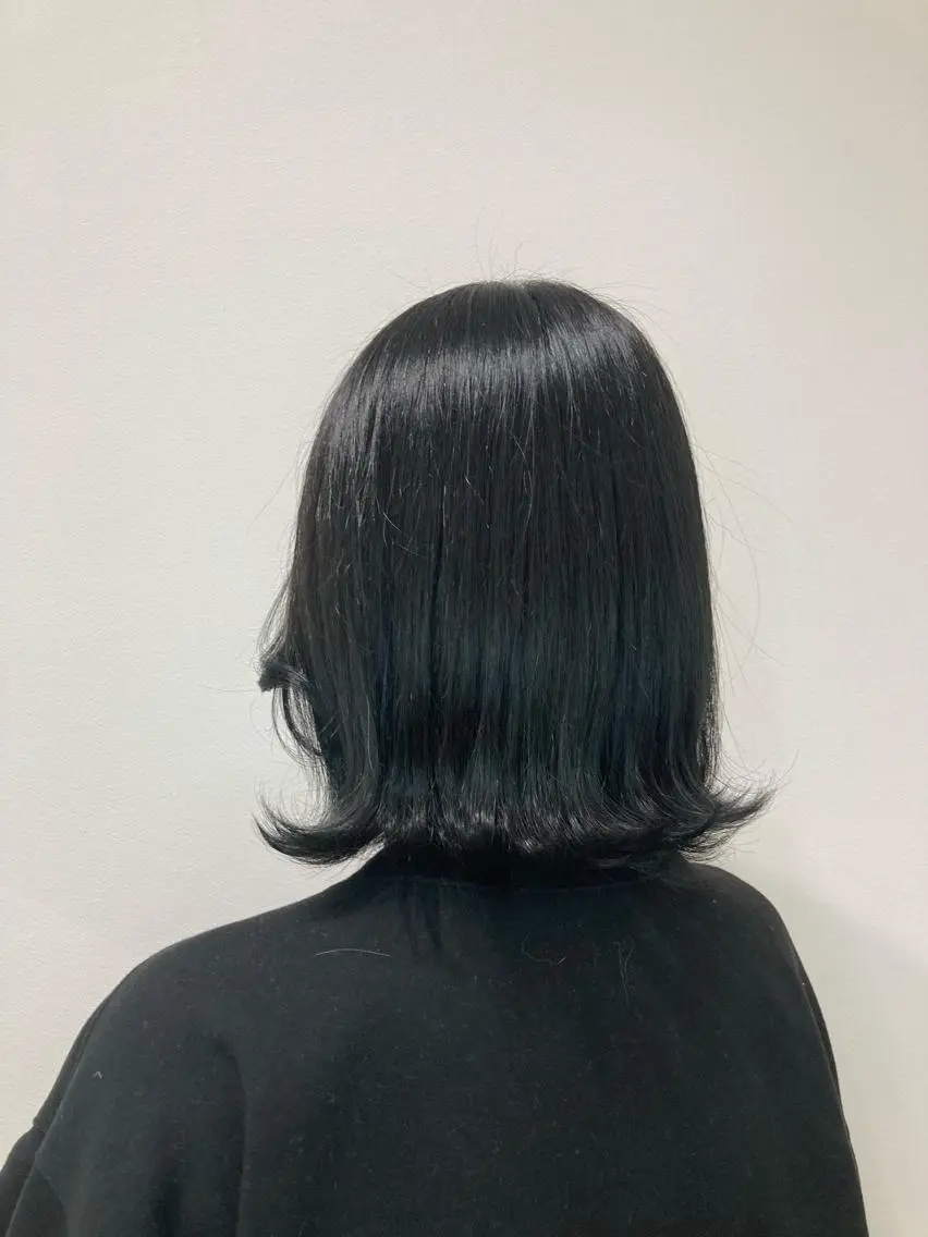 ミディアム カラー 黒髪 ブルーカラー ブルーブラック ヘアカラー トリートメント ピンクカラー🎀 米津 美佑のヘアスタイル