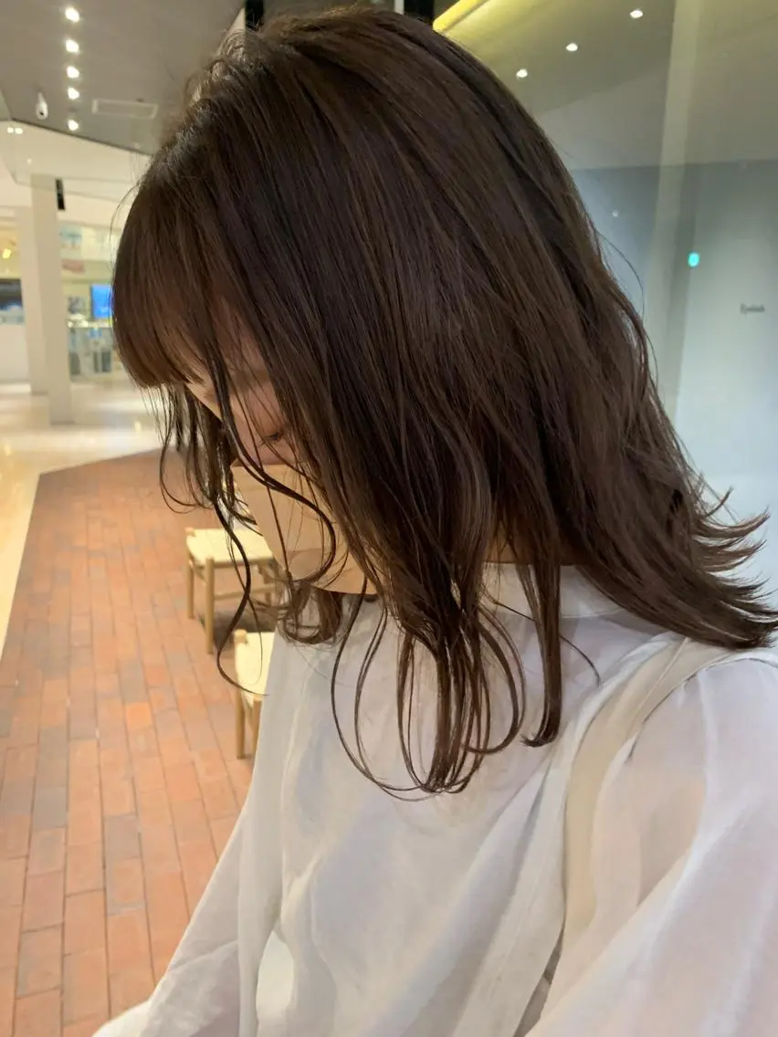 ミディアム カラー ベージュカラー 片岡 由依のヘアスタイル