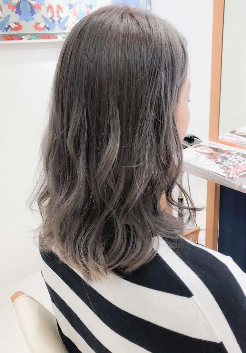 ミディアム カラー アッシュ アッシュグレー ヘアカラー トリートメント Days 透明感カラーのヘアスタイル