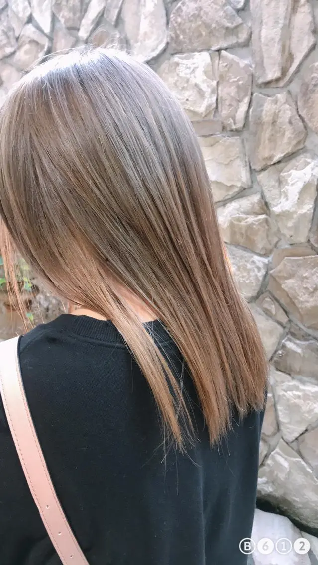 ミディアム カラー ヘアアレンジ 縮毛矯正✖️似合わせ 🌻ヒトミのヘアスタイル