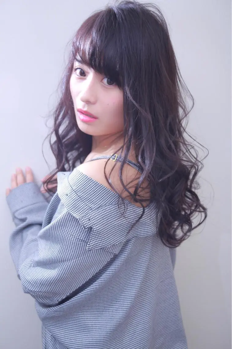 ロング 伊藤 裕貴のヘアスタイル