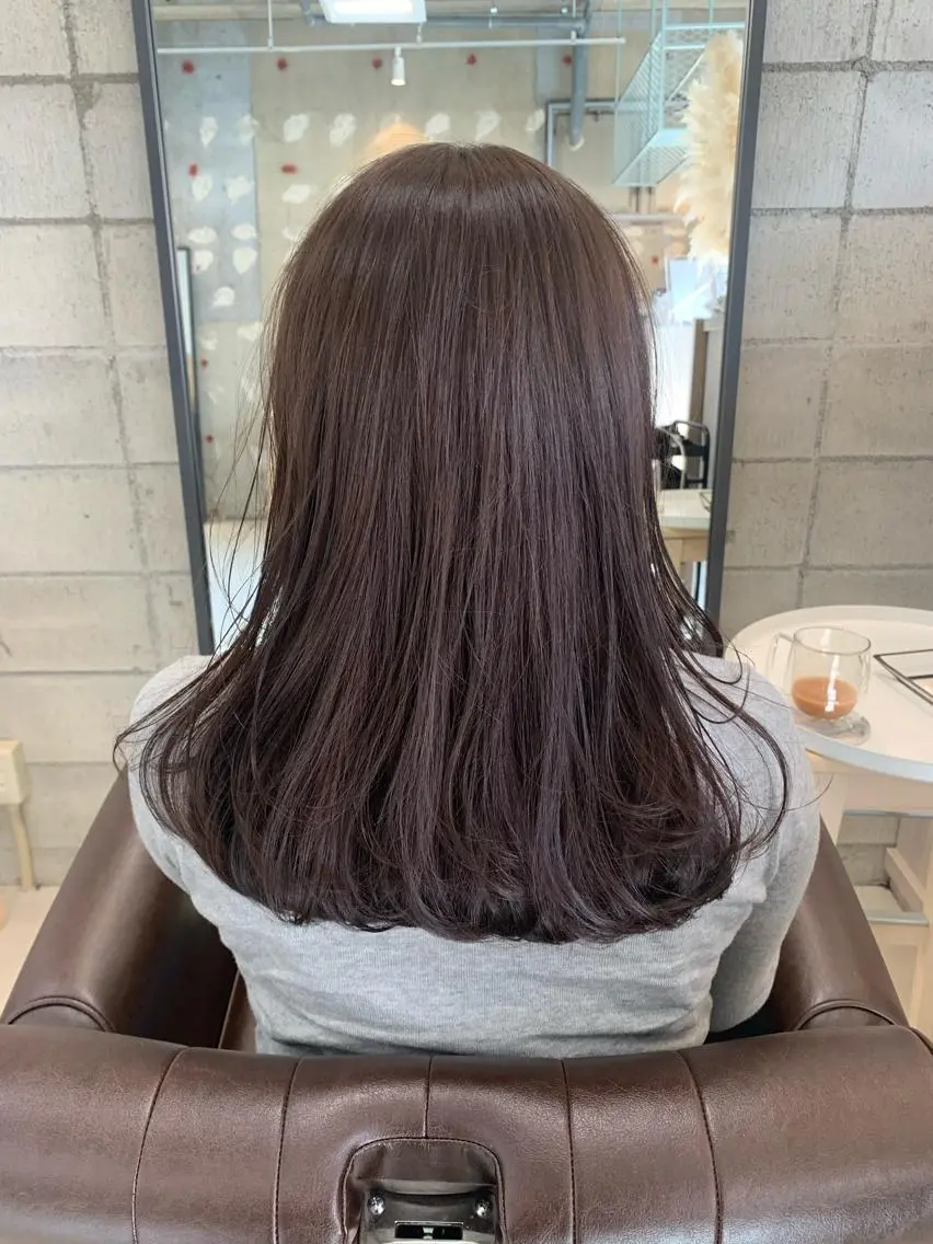 セミロング アッシュ 品川 美和のヘアスタイル