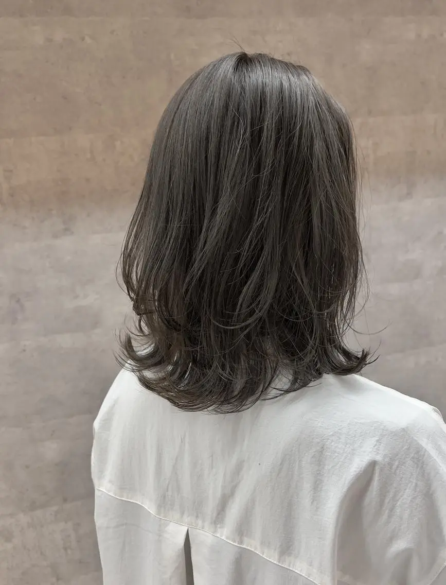 ミディアム カット ヘアカラー トリートメント アンダーバーホワイト 堺東店のヘアスタイル