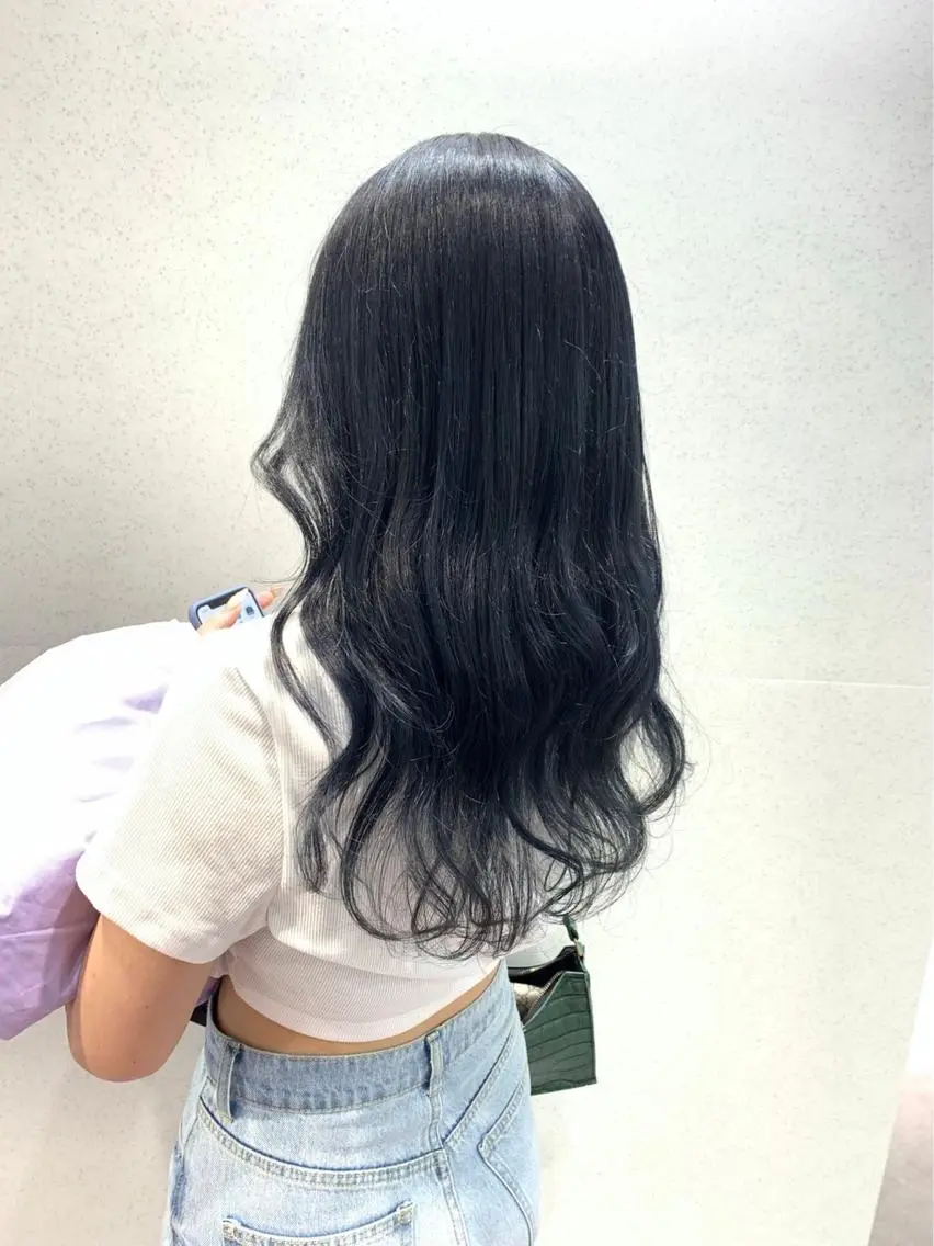 セミロング カラー 黒髪 ブルーカラー ブルーブラック 透明感カラー トリートメント 🎀stylist 🎀AKARI🎀のヘアスタイル