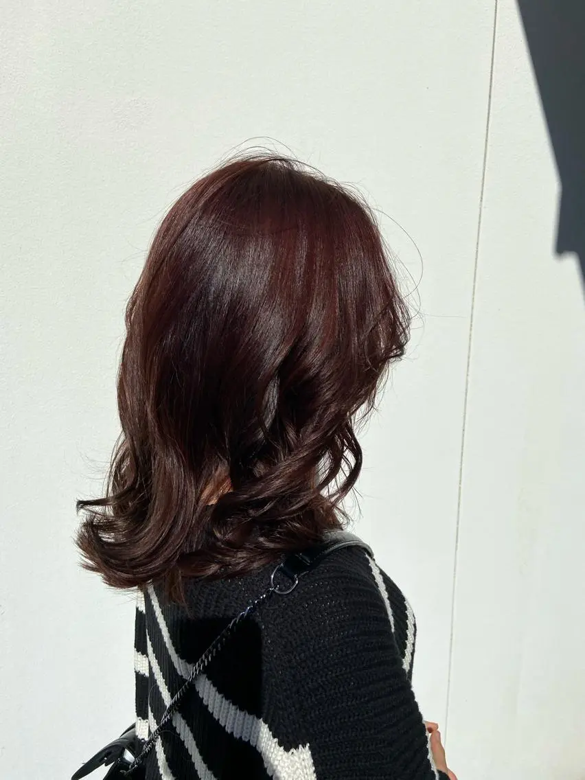 ロング カラー ボルドーカラー カシス 三浦 琴乃のヘアスタイル