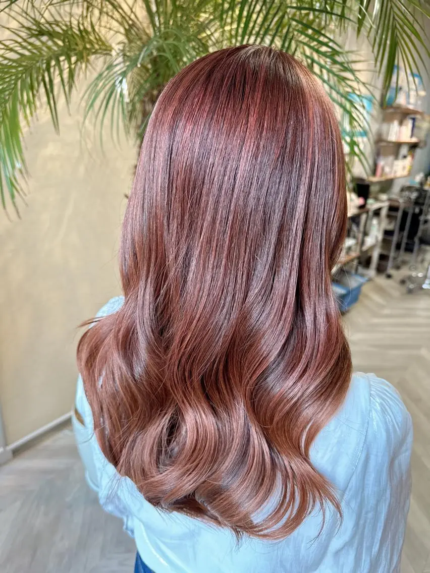 セミロング カラー ハイライトカラー ハイライト 髪質改善 トリートメント カット ヘアカラー トリートメント Beach 代表 KENTAのヘアスタイル