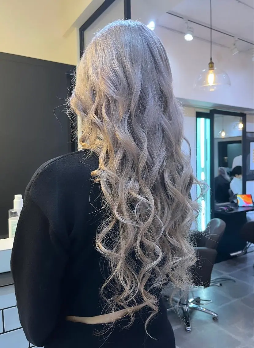 ロング カラー ヘアカラー ハイトーンカラー 🦋yuri🦋のヘアスタイル