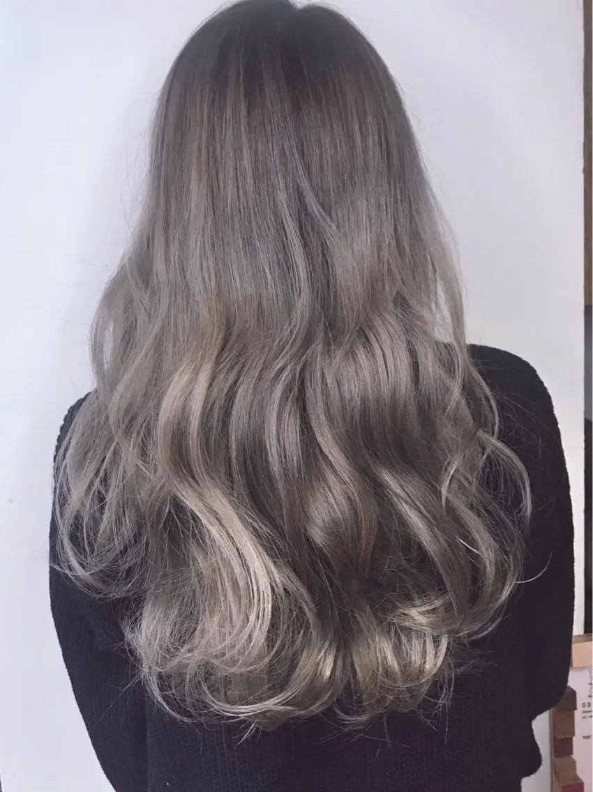 ミディアム カラー バレイヤージュ ブリーチ ハイライトカラー ハイライト レイヤーカット ケア剤オタク×海外 ヘア長谷川裕起のヘアスタイル