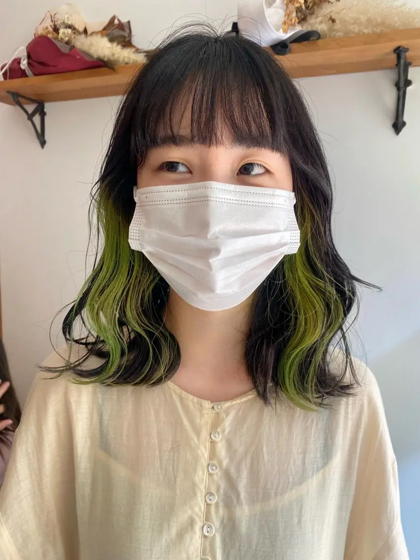 ミディアム カラー ヘアアレンジ キッズ ネイル マツエク・マツパ アイブロウ ブリーチ グリーン インナーカラー/ KANAのヘアスタイル
