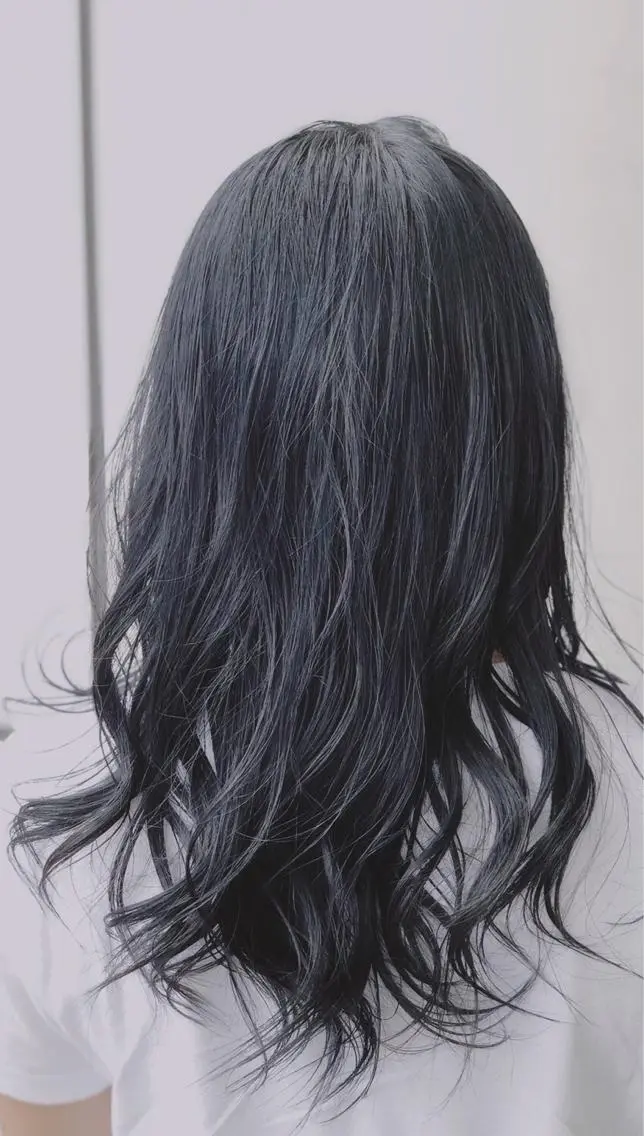 セミロング アッシュ 菊池 幹のヘアスタイル