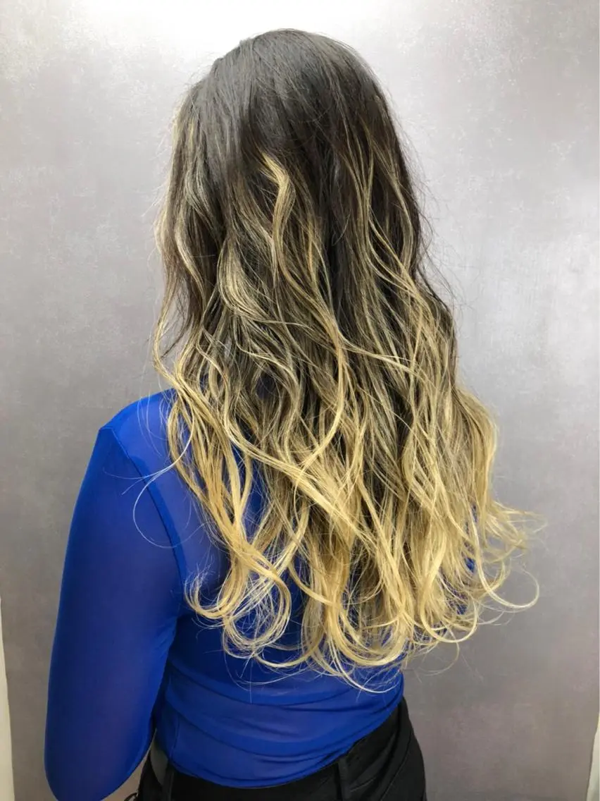 セミロング レイヤーカット ヘアカラー 一ノ瀬 暁のヘアスタイル