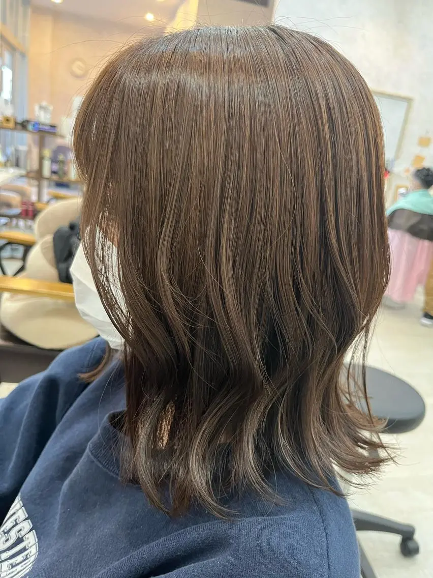ミディアム アッシュ ボブ 外ハネヘア ヘアカラー 野澤 朱里のヘアスタイル