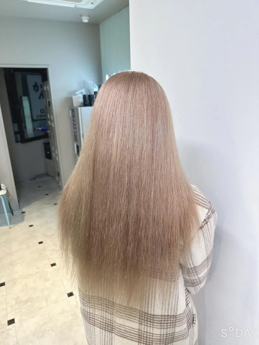 ロング カラー 🪄池袋ハイトーン 🪄ブリーチカラーのヘアスタイル