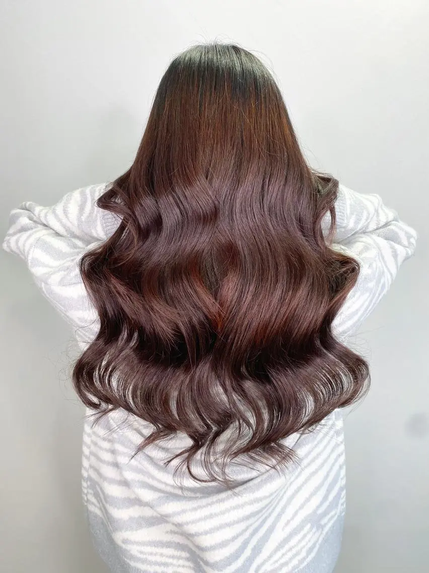 ロング カラー パーマ ヘアアレンジ シールエクステ アッシュ バレイヤージュ ベージュカラー ブリーチ シール、 羽エクステのヘアスタイル