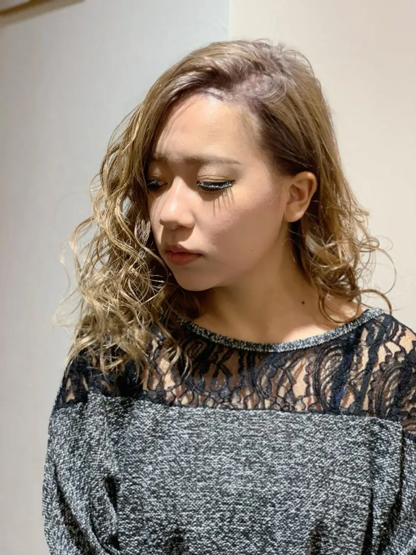 ミディアム カラー ヘアアレンジ カット ヘアカラー トリートメント 髪質改善×ハイトーン 中田啄也のヘアスタイル