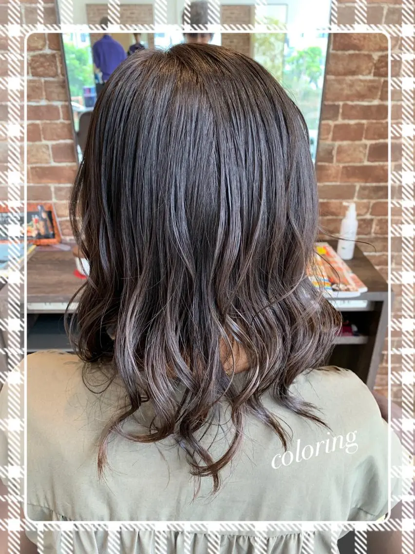 ミディアム カラー カット ヘアカラー トリートメント コミヤ チナミのヘアスタイル