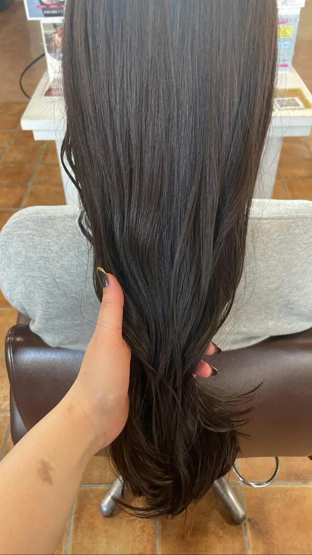 ロング カラー ヘアカラー トリートメント 川元 汐音のヘアスタイル