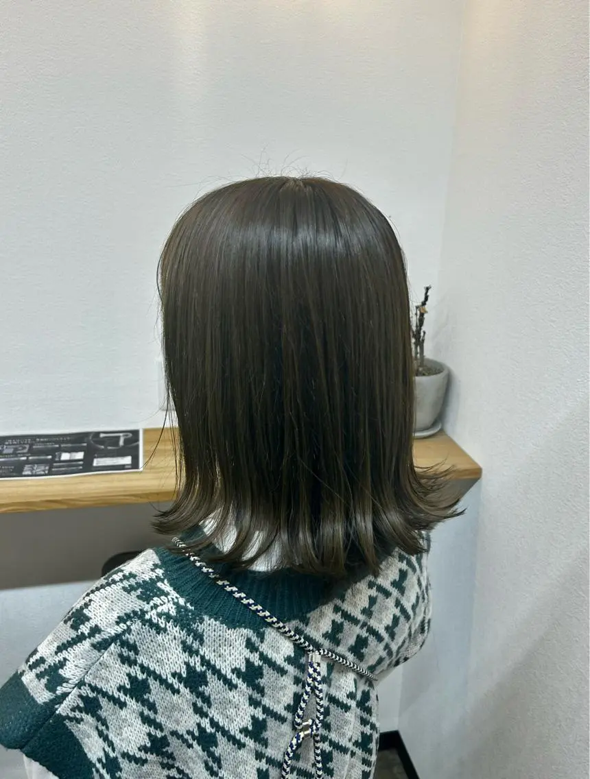 ミディアム カラー グレージュ オリーブグレージュ オリーブグレー 西浦 たくみのヘアスタイル