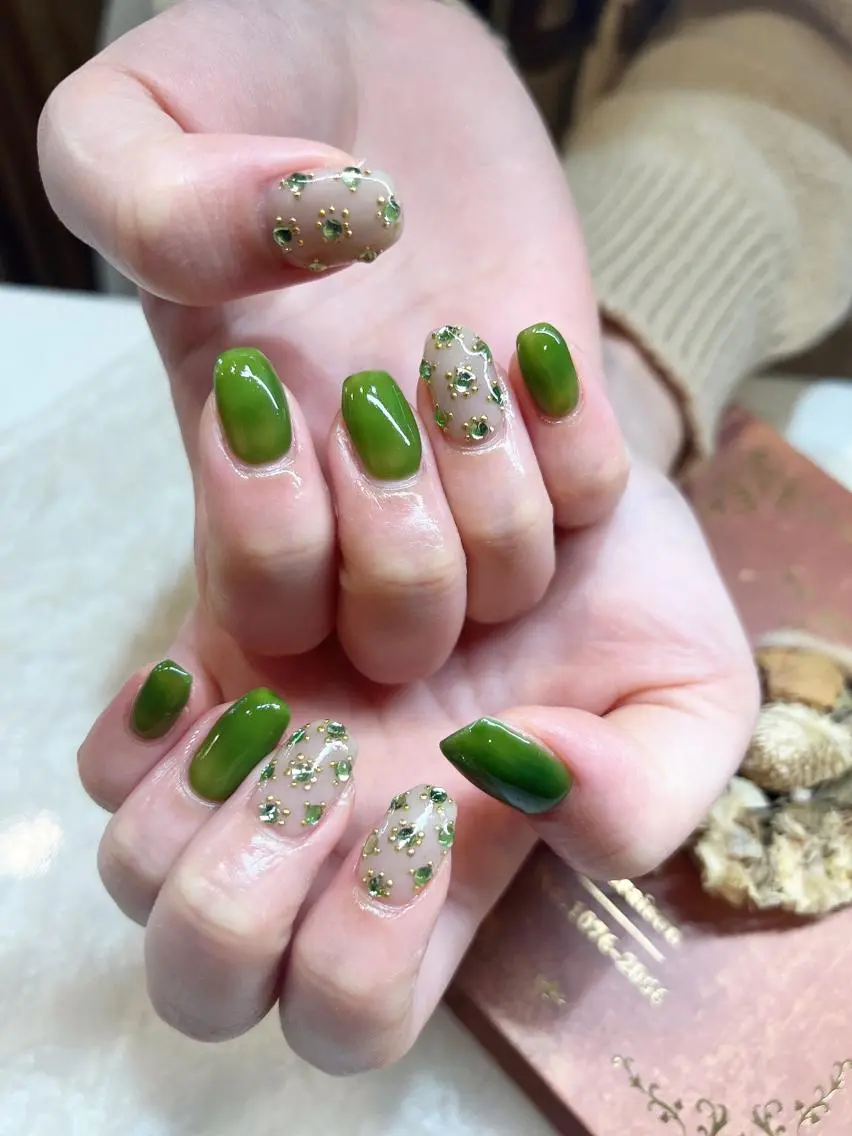 ネイル ストーンネイル nailist yuiのネイルデザイン
