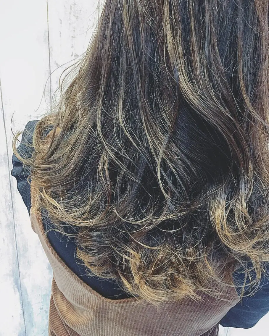 ロング カラー ヘアアレンジ ハイライトカラー ハイライト boutique misakiのヘアスタイル