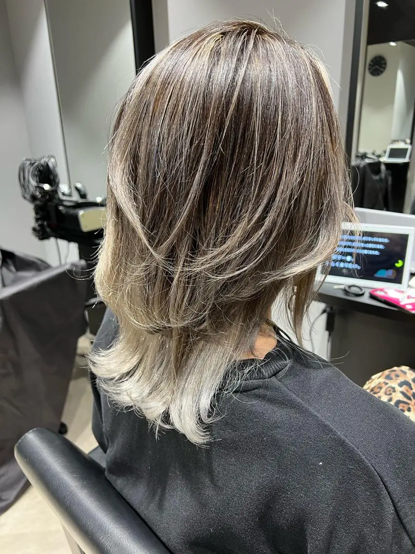ミディアム amie三宮 NAKANOのヘアスタイル
