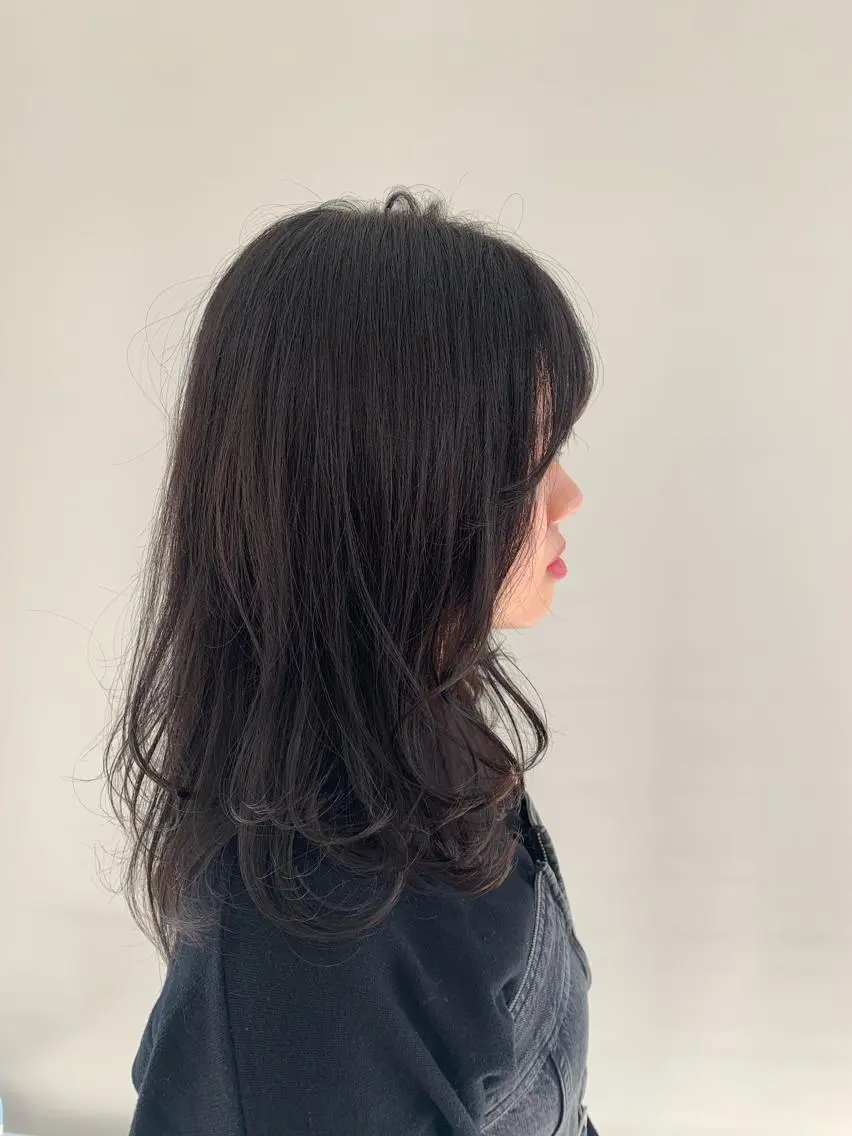 セミロング カラー パーマ ヘアアレンジ ブルーカラー ブルージュ 加藤 綾華のヘアスタイル