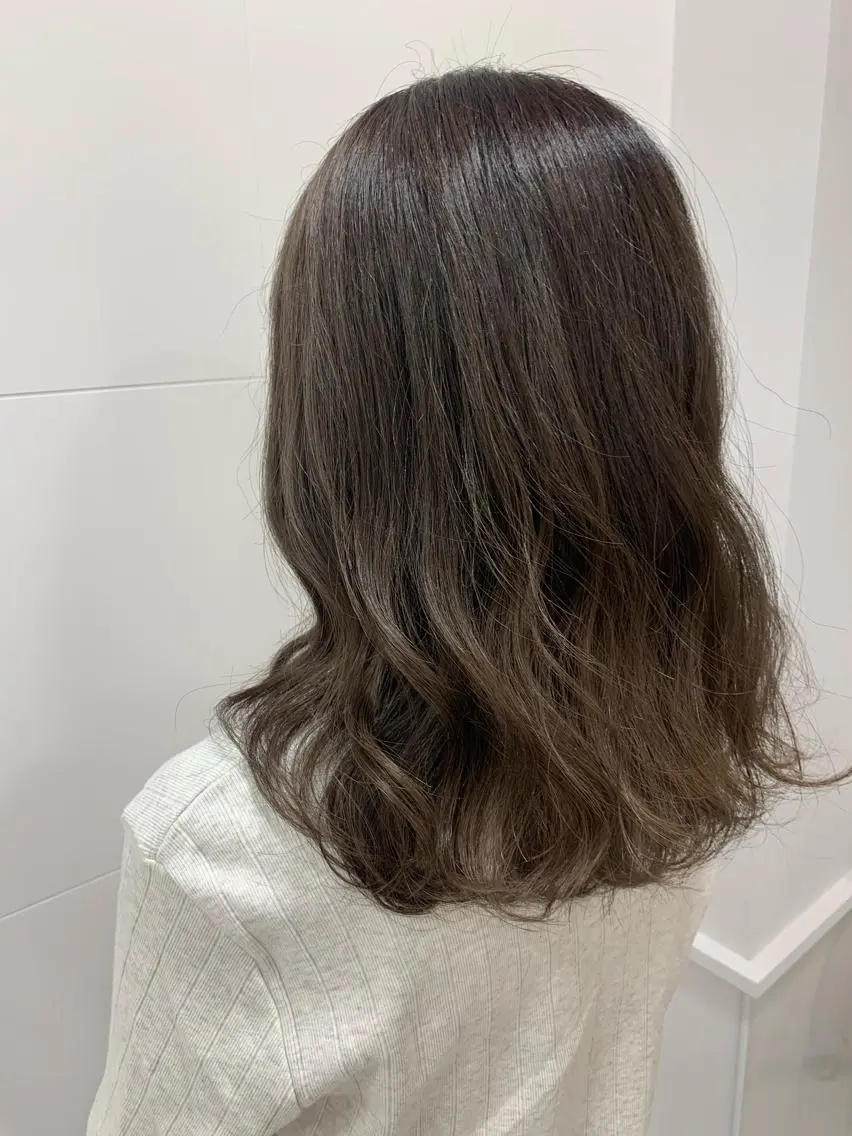 ミディアム カット ヘアカラー トリートメント 米津 優花のヘアスタイル